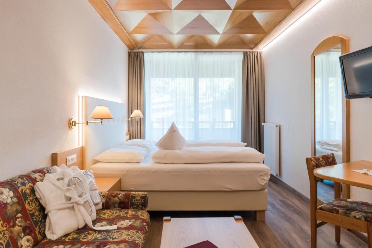 Hotel Theresia San Leonardo in Passiria Exterior photo