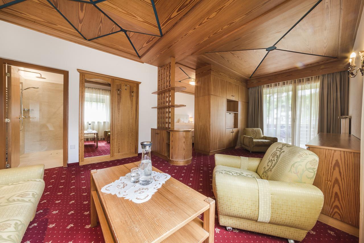 Hotel Theresia San Leonardo in Passiria Exterior photo