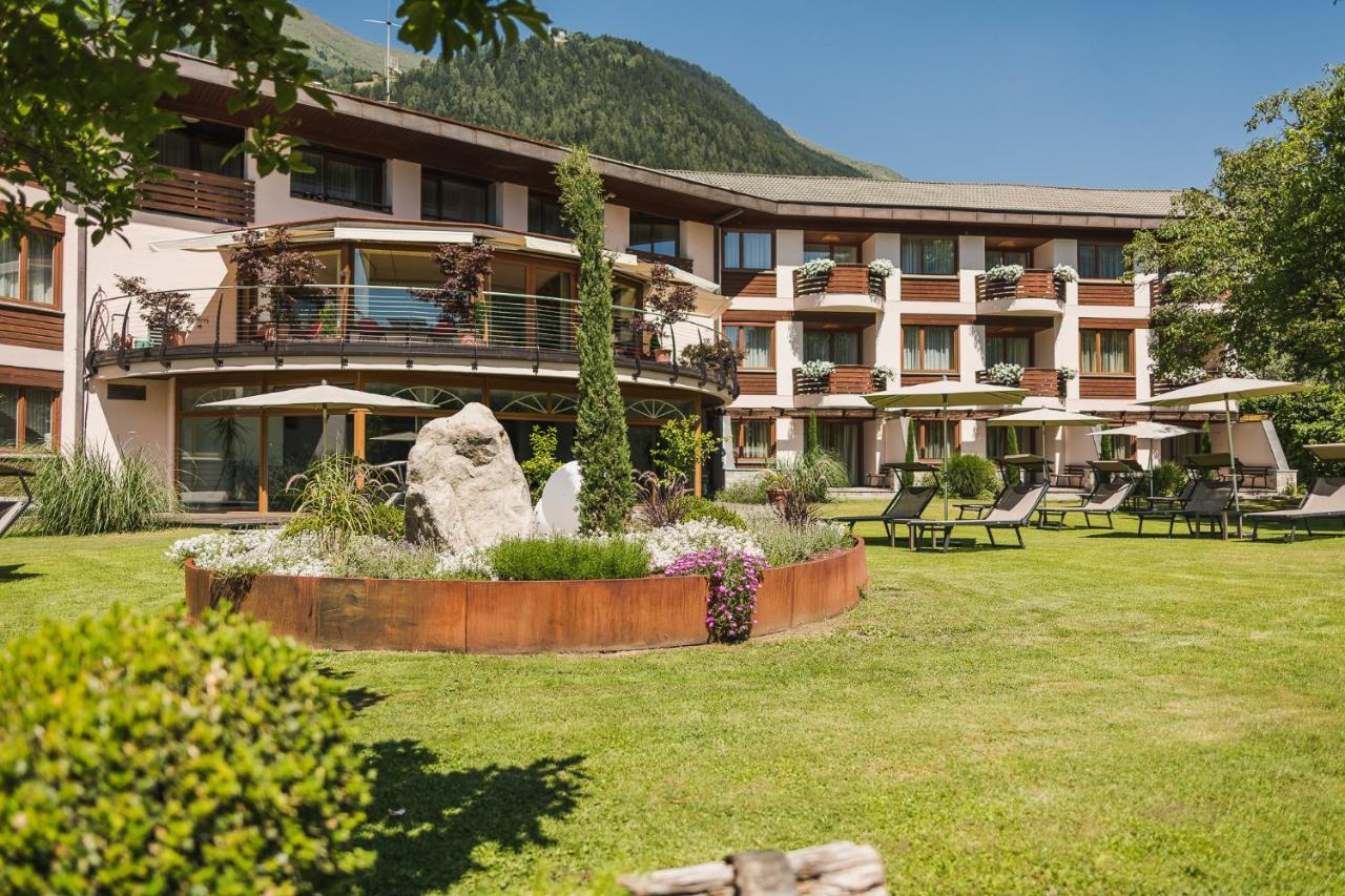 Hotel Theresia San Leonardo in Passiria Exterior photo